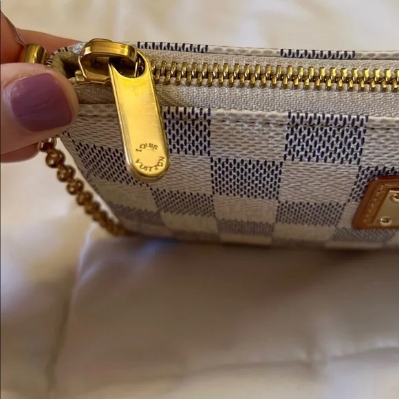 SOLD🎄Louis Vuitton Milla MM pochette🎄 - Picture 6 of 10